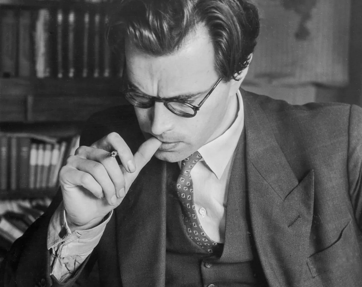 Portret van de schrijver Godfried Bomans.